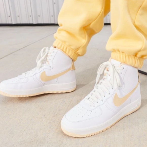 LIKE NEW! NIKE AIR FORCE Sculpt! - Picture 4 of 16